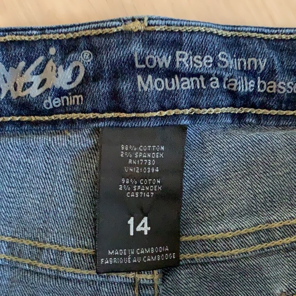 Mossimo distressed denim jeans - Picture 2 of 3